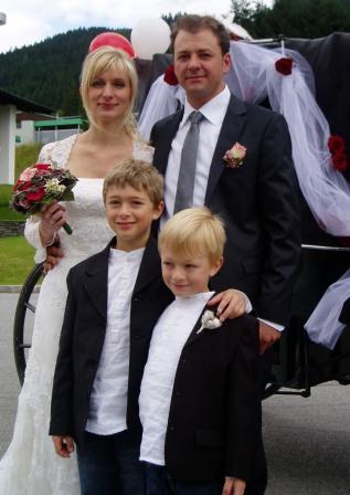 Stefanie Kirchberger und Markus Hofer mit Kinder Moritz und Elias