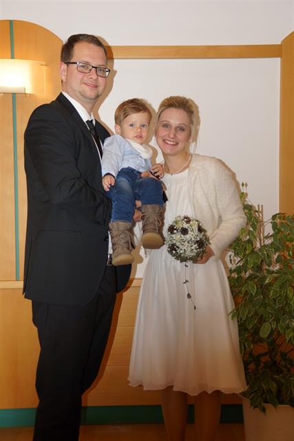 Astrid Haaser und Michael Föger mit Sohn Felix am 30. Dezember 2017