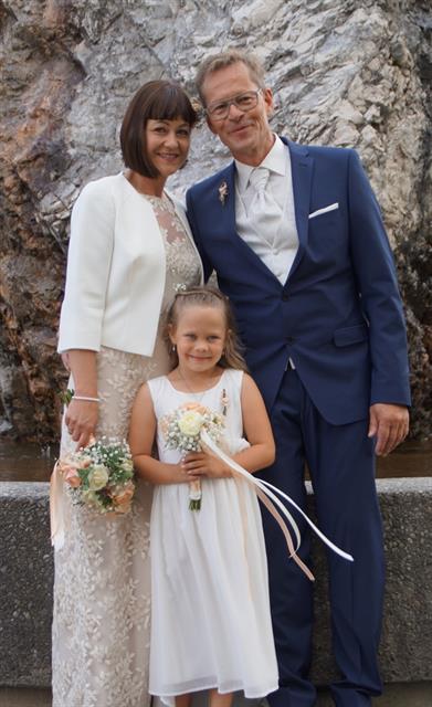 Birgit Tscheliessnig und Bernhard Falch mit Tochter Lea am 30. Juni 2018