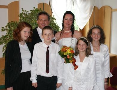 Carmen Höllbacher und Hans-Peter Hell und  Kinder