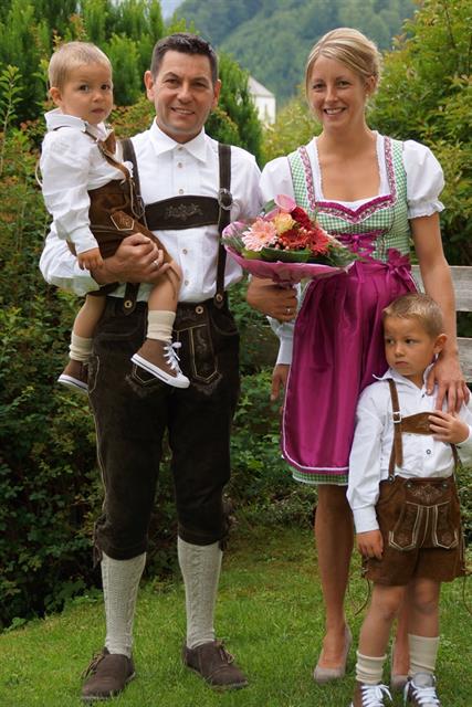 Karin Stecher und Günther Penz mit den Kindern Alexander und David am 27. Juni 2015